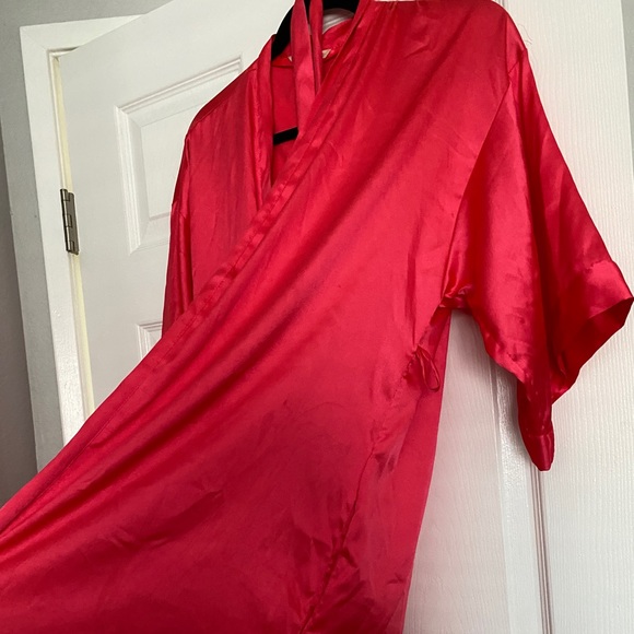 Victorias Secret Hot Pink Silky Robe - Picture 3 of 9